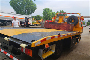 和政附近拖车电话号码服务